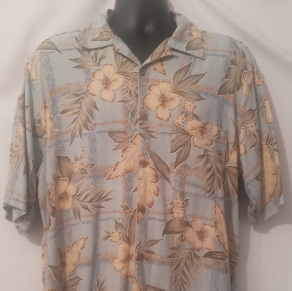 Men's Hawaiian Silk Shirt Large by modern images - Picture 4 of 5